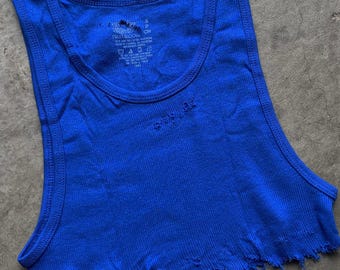 Beunruhigt Blau gerippt Underboob Crop Tank Top, abgeschnitten Grunge Punk Tank Top, überarbeitete Y2K Alt Kleidung, S / M / L, Punk Rock Lies Kollektion