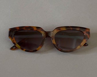 1980s/1990s Vintage Style Cat Eye Retro Sonnenbrille - Mehrere Farben - Tortoise, Grün, Orange, Creme, Schwarz | Hippie Sommer Party Geschenk