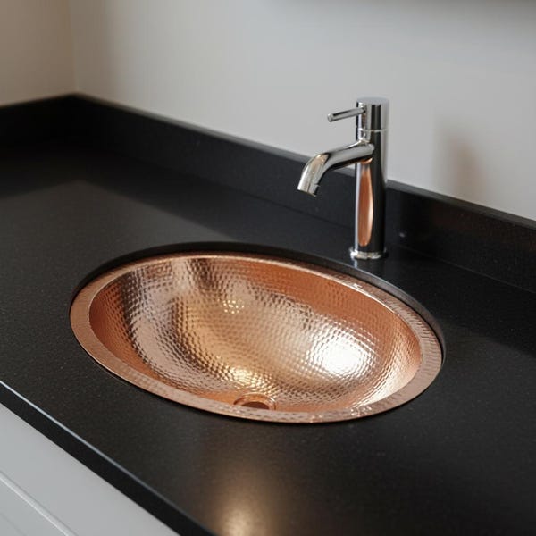 Handgemaakte ovale koperen wastafel onderbouw met gehamerde textuur en gratis pop-up afvoer