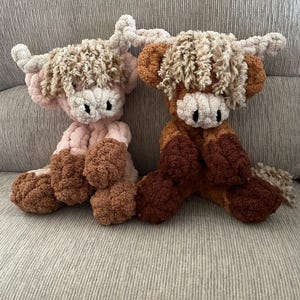 Hand Knit Highland Cow Plush Snuggler – Chunky Chenille Yarn – Custom Colors Available image 18