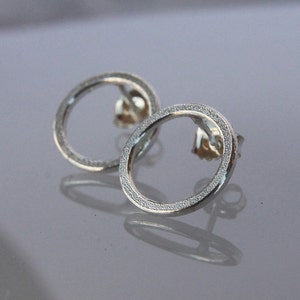 Earrings O in silver image 1