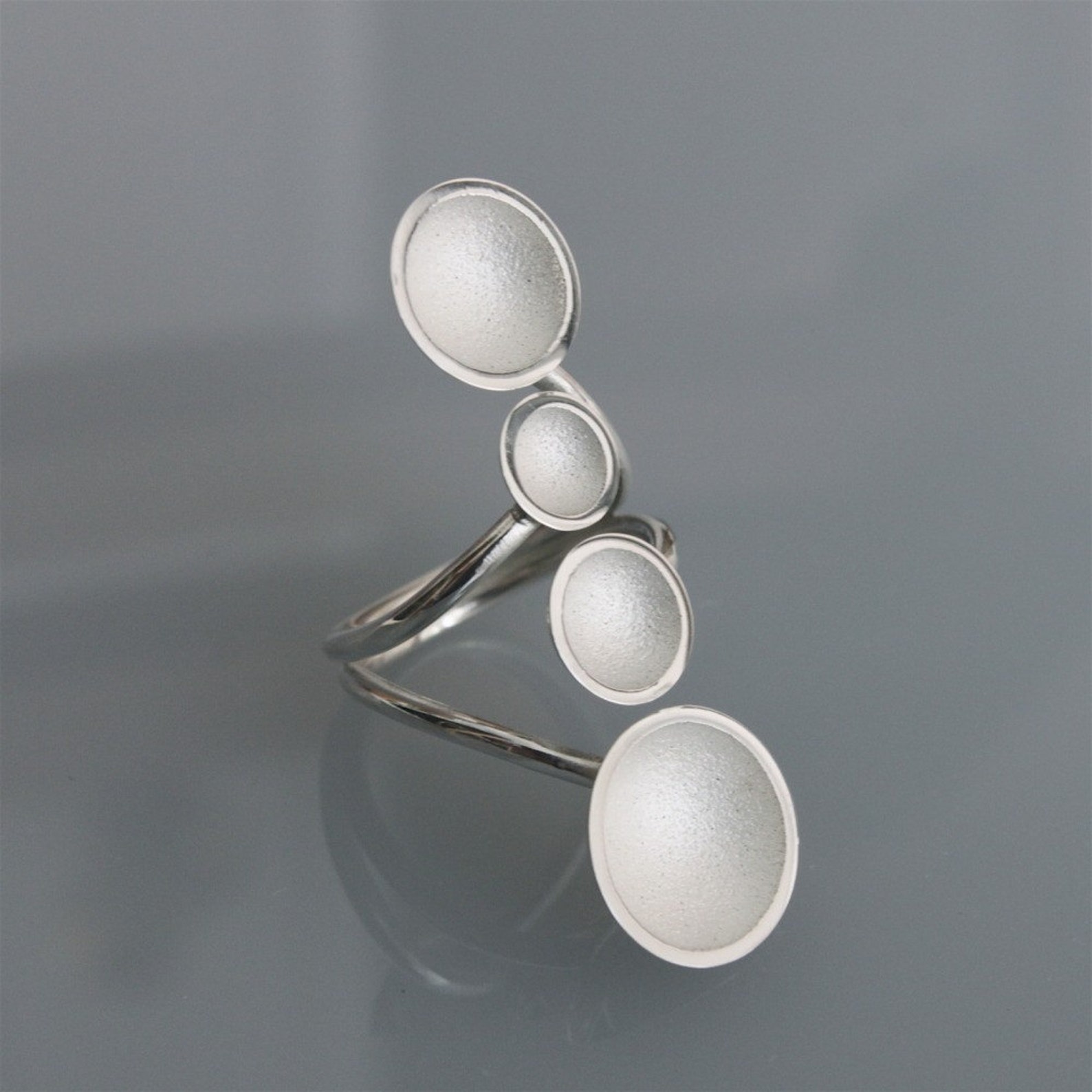 JewelryPalace Anillos De Cóctel De Cuarzo Ahumado Genuino De 5.7 Quilates Con Forma Ovalada Enorme Para Ella, Anillo De Plata De Ley 925 Chapado En Oro Blanco Amarillo Rosa De 14