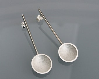 Handmade earrings "big cups white" in bleached and polished silver