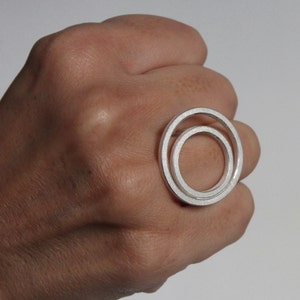 Modern contemporary ring "O2" in sterlingsilver.