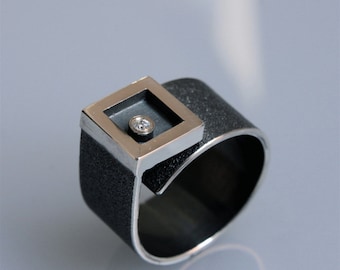 Contemporary ring "morningstar" in oxidated silver with diamond
