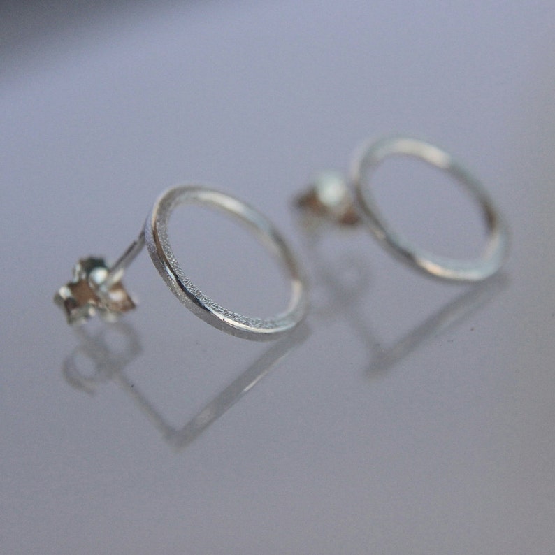Earrings O in silver image 2