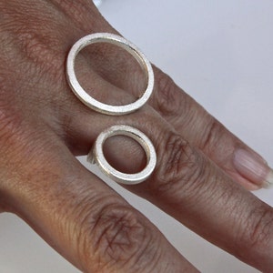 Contemporary ring " 2O " in sterling silver