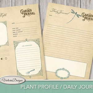 Pu&ograve; includere: Un diario da giardino stampabile con una pagina di profilo della pianta e una pagina di diario giornaliero. Le pagine sono decorate con una libellula, una forchetta e un motivo floreale. Il testo sulla pagina recita "Giornale da giardino" e "Profilo della pianta / Diario giornaliero".