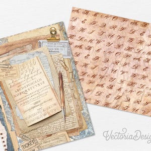 Pode incluir: Um &aacute;lbum de recortes de estilo vintage com uma capa de padr&atilde;o azul e branco. O &aacute;lbum est&aacute; aberto para revelar p&aacute;ginas cheias de papel velho, bilhetes e notas escritas &agrave; m&atilde;o. As p&aacute;ginas s&atilde;o decoradas com uma variedade de enfeites, incluindo renda, fita e bot&otilde;es. O &aacute;lbum &eacute; uma &oacute;tima maneira de preservar as mem&oacute;rias e criar uma lembran&ccedil;a &uacute;nica.