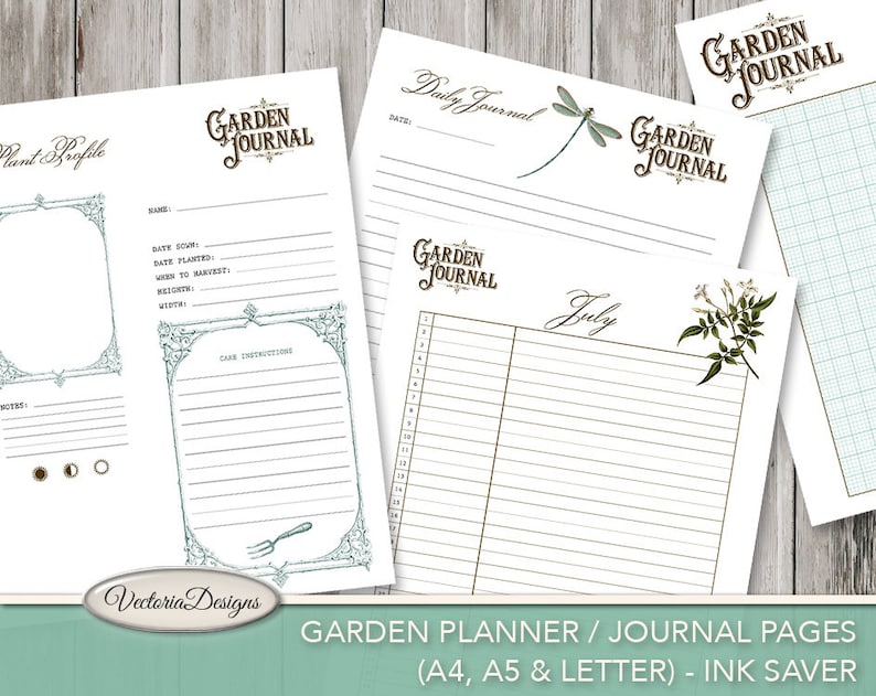 Puede incluir: Un conjunto de p&aacute;ginas imprimibles de diario de jard&iacute;n con una est&eacute;tica vintage. Las p&aacute;ginas incluyen secciones para perfiles de plantas, entradas diarias y planificaci&oacute;n mensual. El dise&ntilde;o presenta ilustraciones bot&aacute;nicas y el texto "Garden Journal". Las p&aacute;ginas est&aacute;n etiquetadas como "A4, A5 & LETTER" y "Ink Saver".