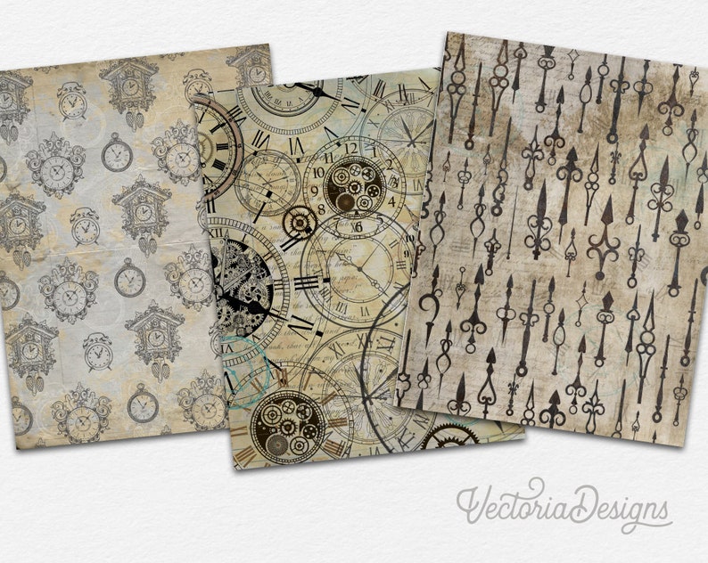 Puede incluir: Tres dise&ntilde;os de papel digital con un tema vintage de relojes y tiempo. El primer dise&ntilde;o tiene un fondo marr&oacute;n claro con un patr&oacute;n repetitivo de relojes y esferas de reloj. El segundo dise&ntilde;o tiene un fondo marr&oacute;n claro con un patr&oacute;n repetitivo de esferas de reloj y engranajes. El tercer dise&ntilde;o tiene un fondo marr&oacute;n claro con un patr&oacute;n repetitivo de manecillas de reloj.
