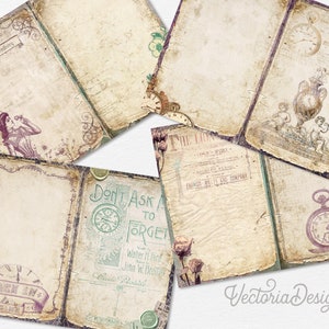 Op de afbeelding: Een vintage-stijl scrapbook met pagina's met verschillende afbeeldingen, waaronder klokken, bloemen en tekst. De pagina's zijn versierd met sierlijke randen en hebben een verweerde, verouderde uitstraling.