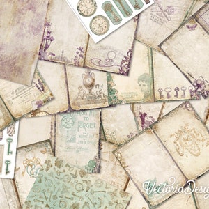 Op de afbeelding: Een verzameling vintage-stijl scrapbookpapier met verschillende ontwerpen, waaronder sleutels, klokken, bloemen en tekst. Het papier is in tinten bruin, groen en paars.