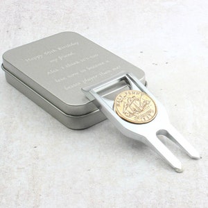 Personalisierter 1955 70er Geburtstag halber Penny Golf Marker Flaschenöffner