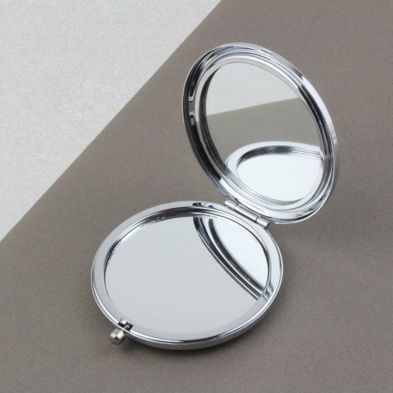 Gepersonaliseerde zilveren Sixpence/Farthing compacte spiegel afbeelding 3