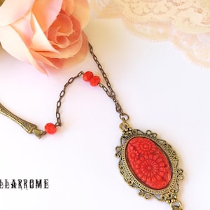 Collar Camafeo cristal coral, joyas victorianas, Collar latón, joyas de boda, camafeo tallado cristal, cabuchón, filigrana latón, navidad