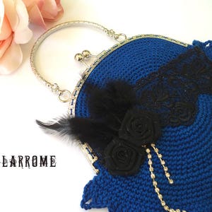 Bolso azul eléctrico romántico, hecho a mano, romántico, ganchillo, noche, boda, fiesta, bohemio, algodón azul, boquilla, flor negra, plumas