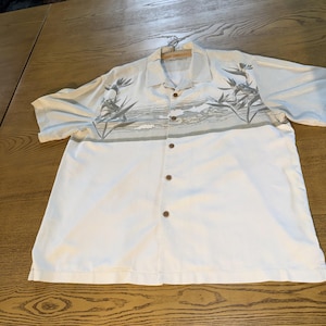 Tommy Bahama SILK Shirt Men XL Floral Hawaiian Island Surf Waves Beach Ocean EUC image 2
