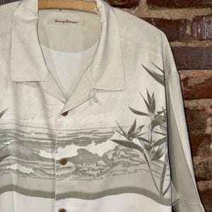 Tommy Bahama SILK Shirt Men XL Floral Hawaiian Island Surf Waves Beach Ocean EUC image 4