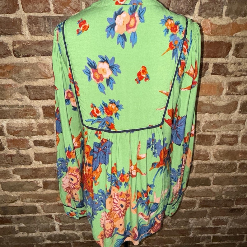Anthropologie Green Bird Botanical Floral Blouse Whimsy Size XS Puff Sleeve EUC image 4
