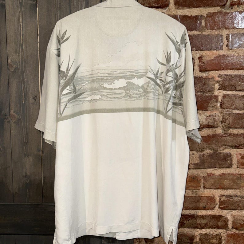 Tommy Bahama SILK Shirt Men XL Floral Hawaiian Island Surf Waves Beach Ocean EUC image 6