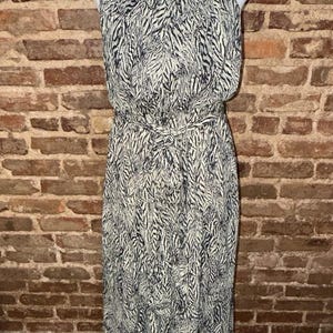 Anthropologie Leifsdottir Marinblå Krämfärgad Abstrakt 100% Siden Halter Maxiklänning 8 EUC bild 2