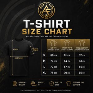 Peut inclure: Un tableau des tailles de t-shirt noir avec du texte et des graphiques dor&eacute;s. Le tableau affiche les mesures en centim&egrave;tres pour les tailles S, M, L et XL, incluant la longueur, la largeur de poitrine et la longueur des manches.