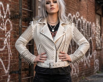 Chaqueta de cuero blanco con pinchos para mujer / Abrigo de motociclista gótico punk con tachuelas / Ropa de abrigo heavy metal / Cuero auténtico y sintético
