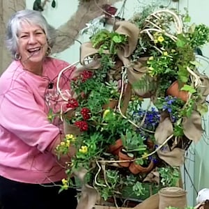 Succulent Living Wreath, Living Succulent Wreath, DIY, How to Make Living Wreath With Ivy, Living Flower Wreath. Living Wreath Ideas