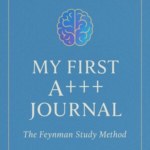 Peut inclure: Un journal bleu avec une bordure dorée et un motif de cerveau. Le texte indique "MY FIRST A+++ JOURNAL" et "The Feynman Study Method". Le bas du journal dit "Learn clearly. Dominate calmly."