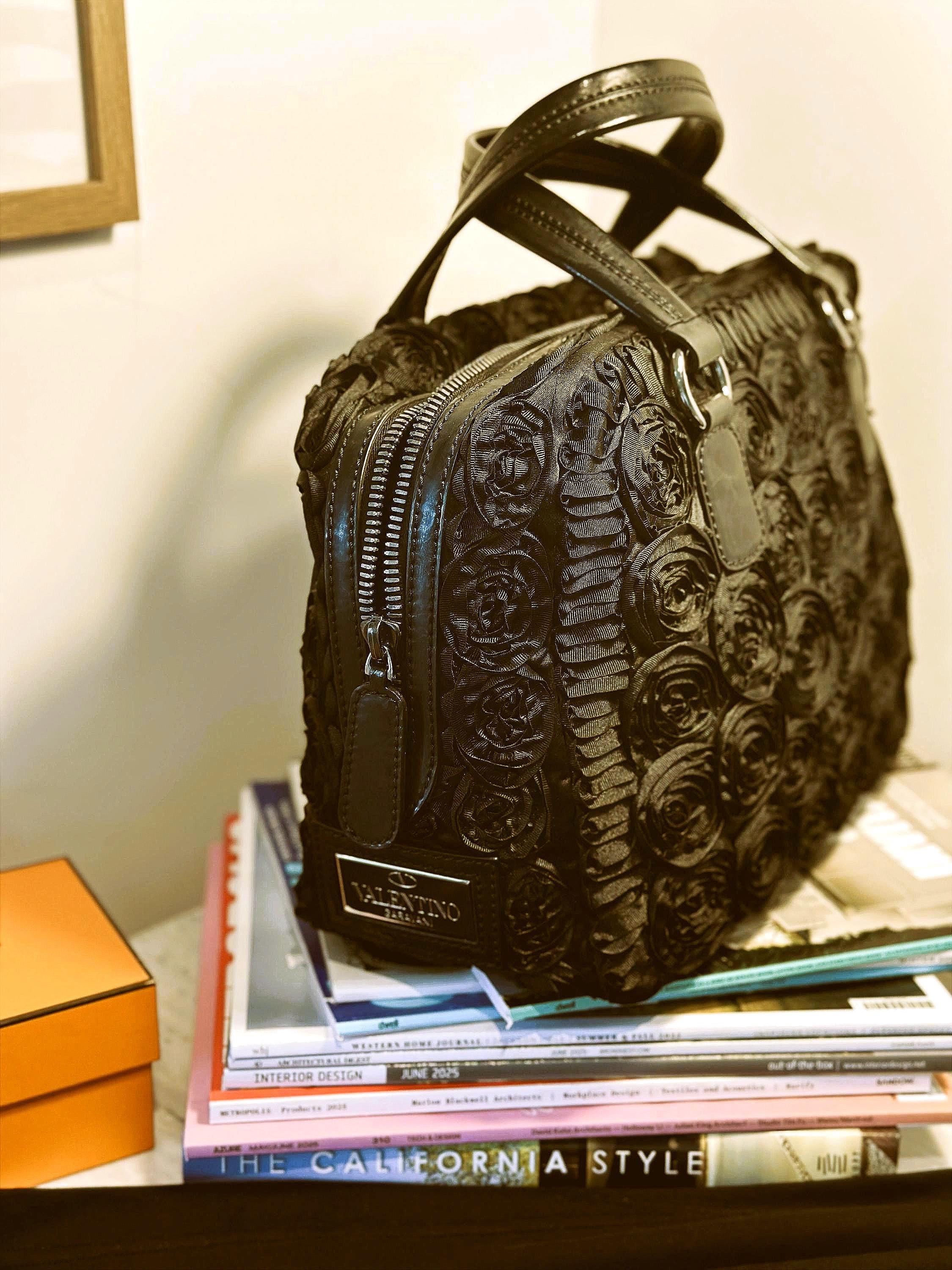 レア！VALENTINOGARAVANIヴィンテージ2way薔薇バッグ Valentino Garavani Rosier Black Fabric Applique Flowers Tote Bag