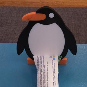 Penguin Toothpaste Squeezer Stand – Fun Bathroom Organizer