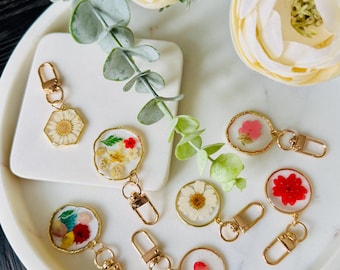 Beautiful Handmade Keyring- real dried flower resin- pendant- birthday gift- mum- friend- pretty gifts for her- Mother’s Day- unique gifts