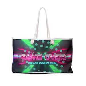 Game Over arkadgrafik Weekenderväska | retro neon vänligen sätt in myntet