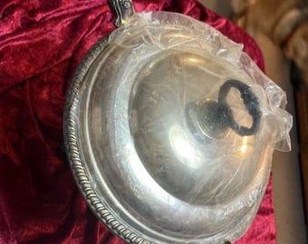 Calentador de alimentos vintage chapado en plata con quemador e inserto de Pyrex.