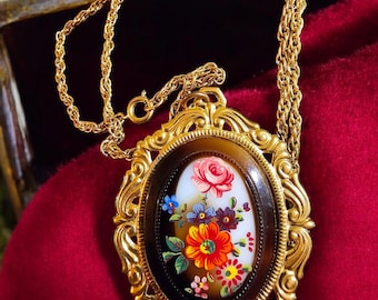 Pendentif Avec Chaîne Vintage Camée Floral Relief Couleur Or - Occasion