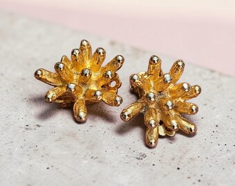 Vintage Gold‑Tone Clip‑On Earrings – Organic Starburst Design – Unsigned