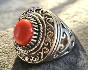 Vintage Silver Tone Coral Inspired Lucite Dome Ring | Size 8 | Ornate Filigree Statement Ring