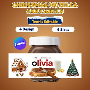 Pode incluir: Um frasco de Nutella com tampa branca, com um rótulo com o texto "Christmas Nutella Jar Labels". O rótulo inclui o texto "Text is Editable", "4 Design" e "6 Sizes". O rótulo também tem uma casa de gengibre, uma fatia de pão com Nutella e uma árvore de Natal.