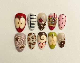 Wunderliche Apple Marienkäfer Pop Art Presse auf den Nägeln | Leopard Klavier Tupfen 3D Mandel Nägel | Niedliches handgemachtes Set