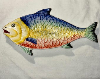 Plato de cerámica italiana vintage para pescado, pintado a mano, mayólica arcoíris, hecho en Italia.