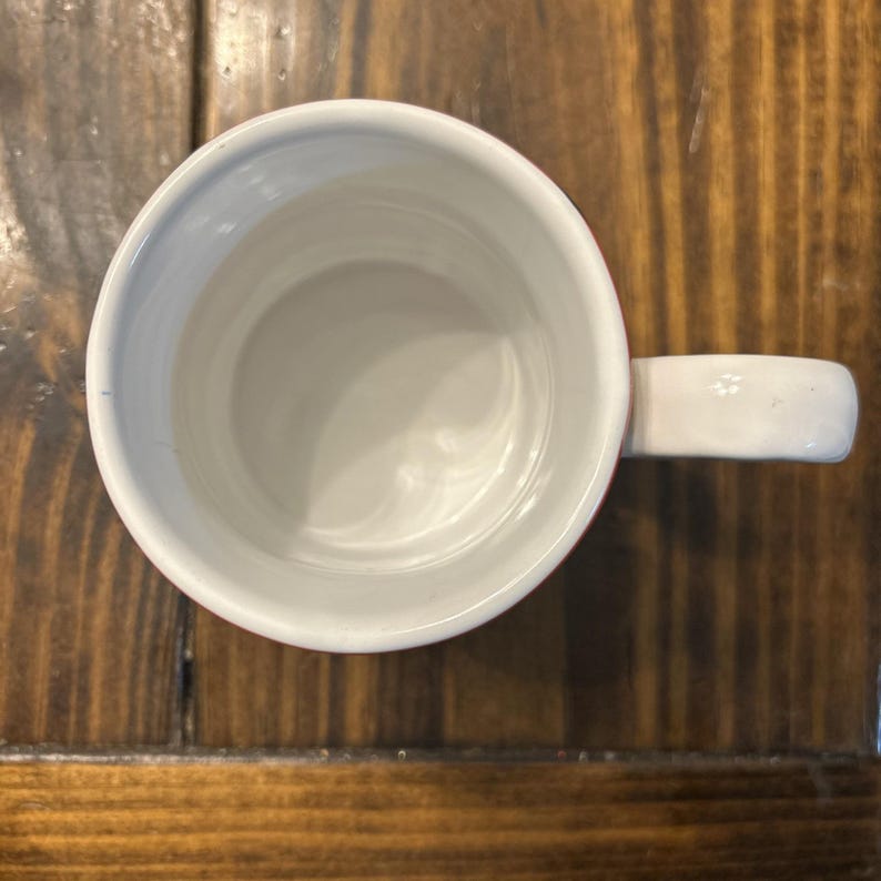 Taza de café vintage de Disney Mickey Mouse con monograma 3D y asa de orejas de Mickey, color rojo imagen 3