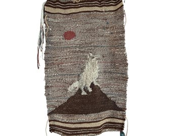 Arte colgante de pared tejido estilo nativo americano Lobo aullando sol en la montaña