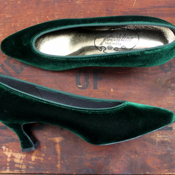 Vintage 1980s Heels Green Velvet Pumps / Size 7.5M