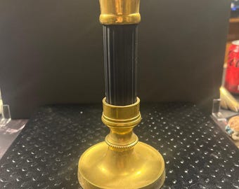 Candelabro de latón y acanalado negro