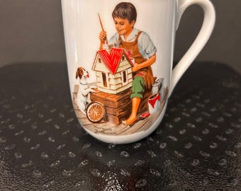 Taza vintage de Norman Rockwell titulada "Pintando la casita".