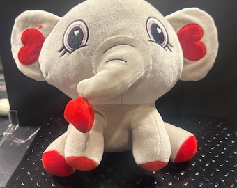 Peluche de elefante con forma de corazón que abraza y ama