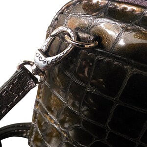 Brighton Metallic Bronze Croc Embossed Leather Crossbody Wallet Bag Olive Safari immagine 5