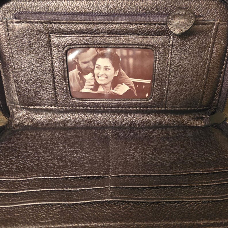 Brighton Metallic Bronze Croc Embossed Leather Crossbody Wallet Bag Olive Safari immagine 6