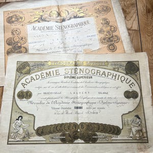 NUOVA SCORTA Coppia di grandi diplomi di laurea francesi del 1918/19 per stenografia Carta antica
